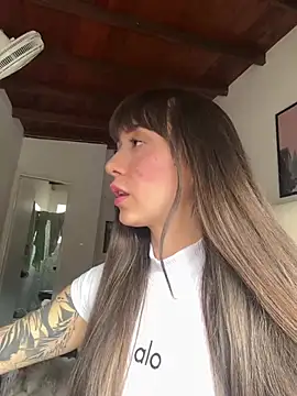 itsemiliasommer online show from 02.21.25