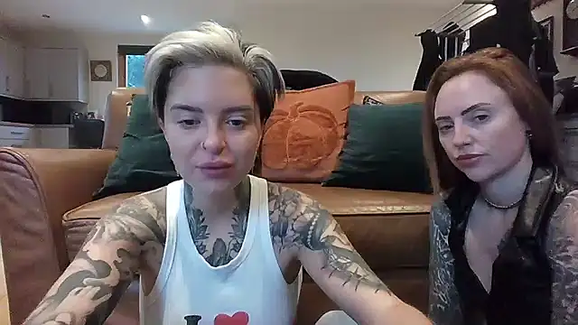 Snapshot of Alexandersonxo chatting on 11.18.25 Alexandersonxo online show from 11.18.25