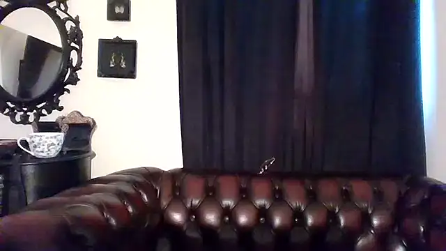 Snapshot of Alexandersonxo chatting on 12.20.25 Alexandersonxo online show from 12.20.25