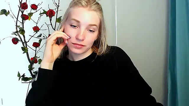 Snapshot of Queen_ofLove chatting on 04.28.26 Queen ofLove online show from 04.28.26