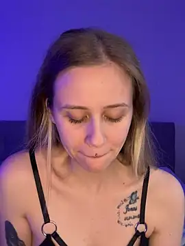 lunawolf21 online show from 01.05.25