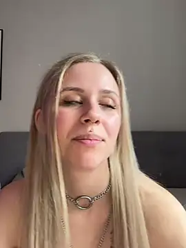 lunawolf21 online show from 02.24.25