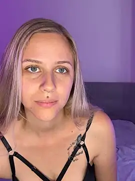 lunawolf21 online show from 09.18.25