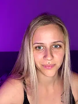 lunawolf21 online show from 10.09.25