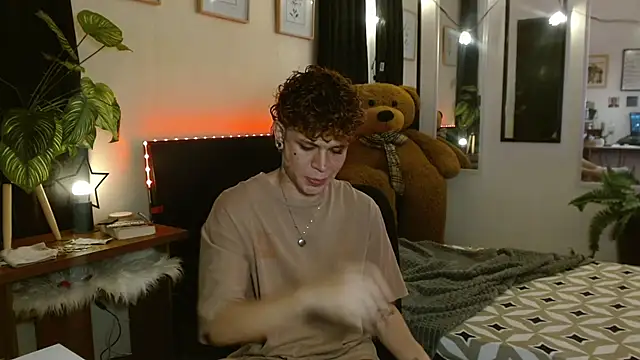Snapshot of andrewWolffman chatting on 06.12.26 andrewWolffman online show from 06.12.26