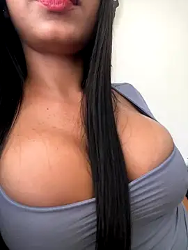 Snapshot of Lolitacooper chatting on 10.12.25 Lolitacooper online show from 10.12.25