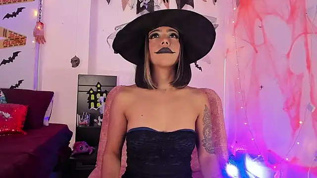 AndreaVelasco online show from 10.27.25