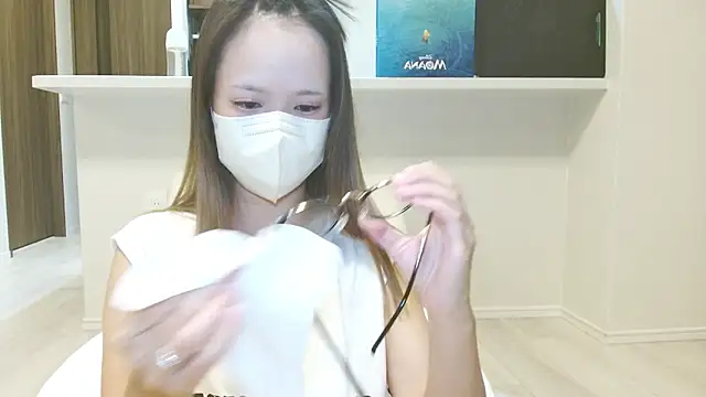Snapshot of _hina_chan_ chatting on 10.16.25  hina chan  online show from 10.16.25