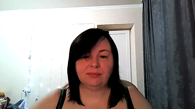 EmiliaLooo online show from 03.10.26