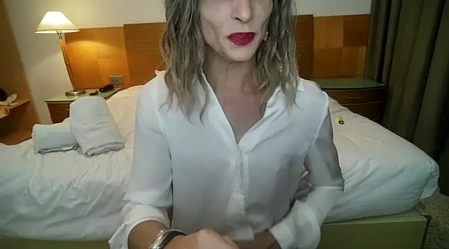 Snapshot of UnaDiosa chatting on 02.08.25 UnaDiosa online show from 02.08.25