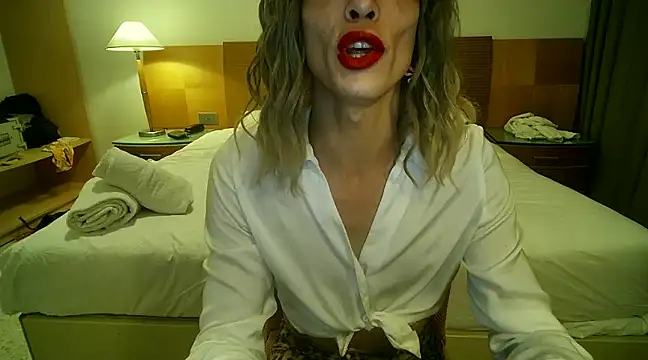 Snapshot of UnaDiosa chatting on 02.09.25 UnaDiosa online show from 02.09.25