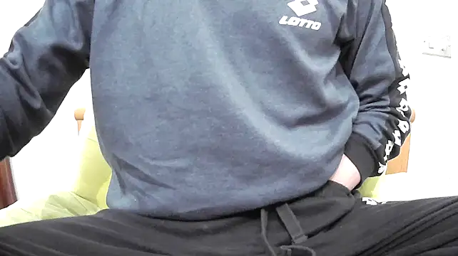 Snapshot of maxdoingthings chatting on 12.23.24 maxdoingthings online show from 12.23.24