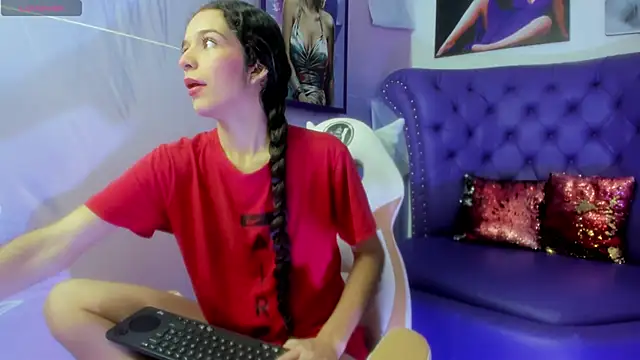 ariana  sweet  online show from 11.29.25