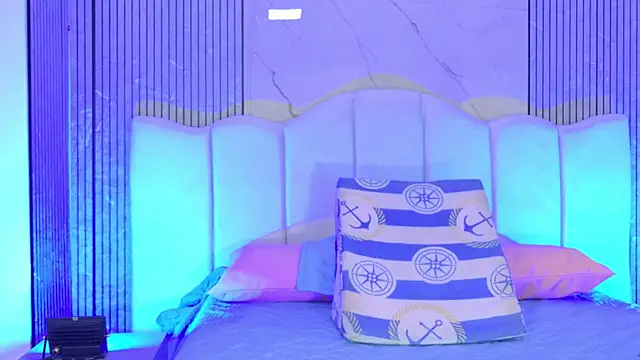 Snapshot of Sofia_martiin chatting on 12.22.25 Sofia martiin online show from 12.22.25