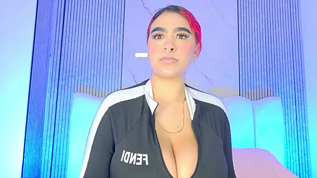 Snapshot of Sofia_martiin chatting on 12.23.25 Sofia martiin online show from 12.23.25