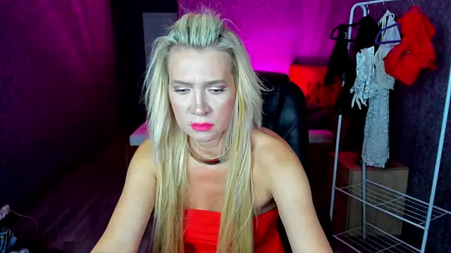Snapshot of Luna__Lewis chatting on 12.03.24 Luna Lewis online show from 12.03.24