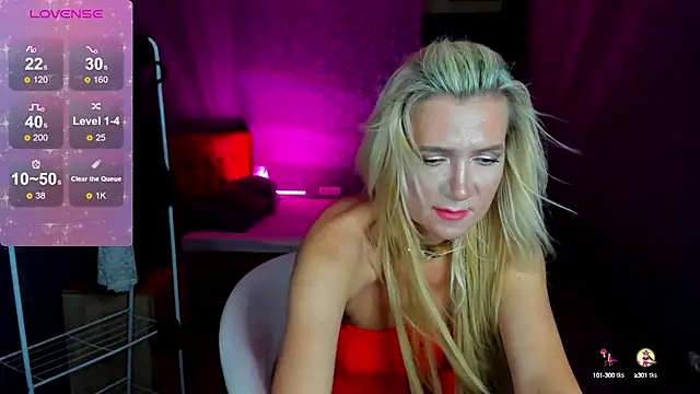 Snapshot of Luna__Lewis chatting on 12.04.24 Luna Lewis online show from 12.04.24
