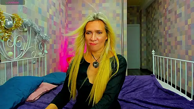Snapshot of Luna__Lewis chatting on 01.07.25 Luna Lewis online show from 01.07.25