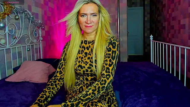 Snapshot of Luna__Lewis chatting on 01.08.25 Luna Lewis online show from 01.08.25