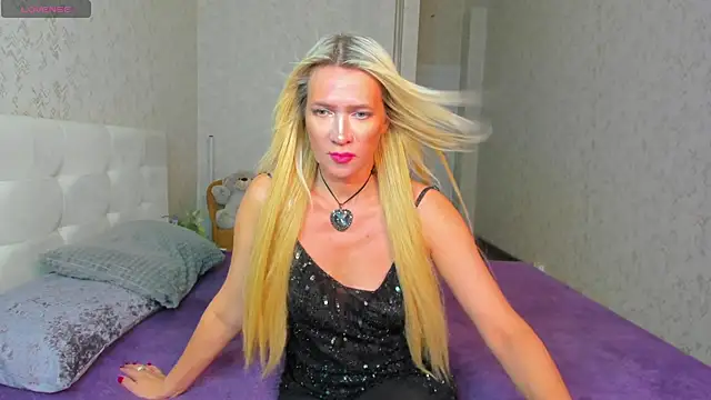 Snapshot of Luna__Lewis chatting on 01.18.25 Luna Lewis online show from 01.18.25