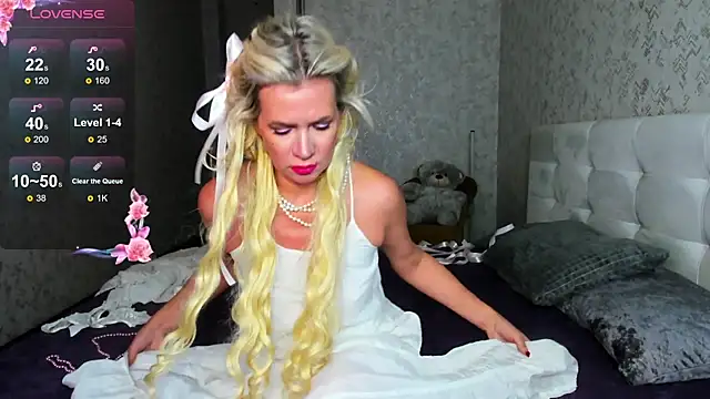 Snapshot of Luna__Lewis chatting on 01.29.25 Luna Lewis online show from 01.29.25