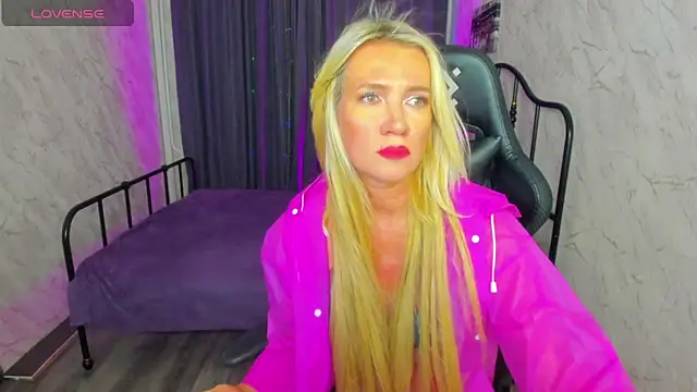 Snapshot of Luna__Lewis chatting on 02.22.25 Luna Lewis online show from 02.22.25