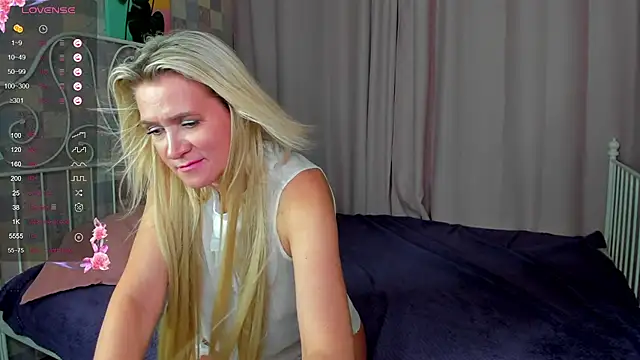 Snapshot of Luna__Lewis chatting on 03.21.25 Luna Lewis online show from 03.21.25