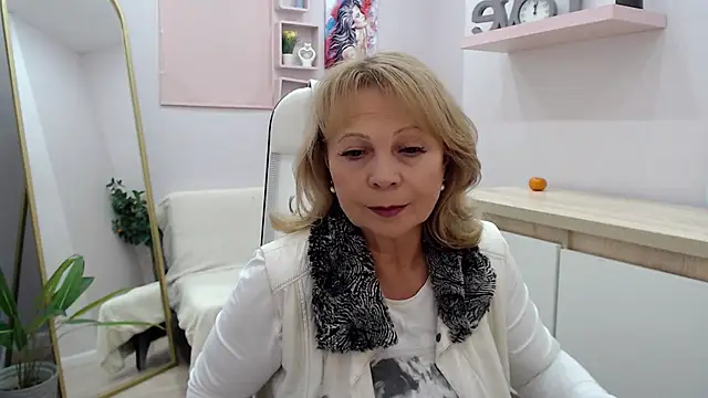 Milla Cutie18 online show from 03.05.25