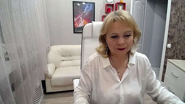 Milla Cutie18 online show from 11.21.25