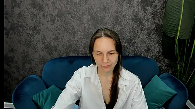 Lillian White online show from 03.06.25