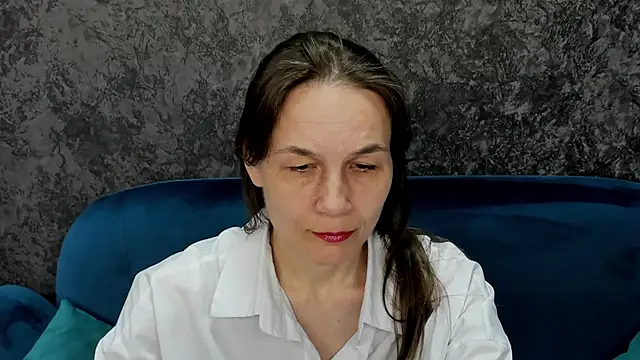 Lillian White online show from 03.10.25