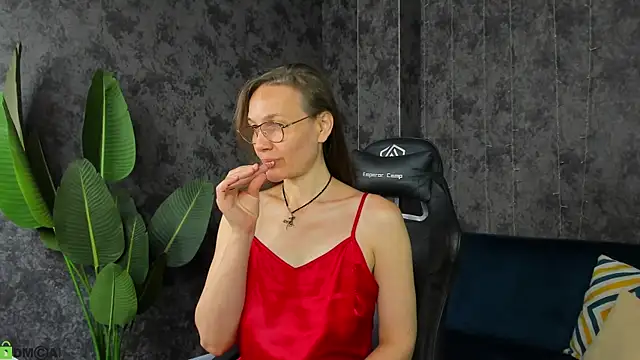 Lillian White online show from 06.21.26