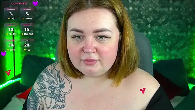 Snapshot of ZaraReignn chatting on 12.22.24 ZaraReignn online show from 12.22.24