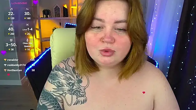 Snapshot of ZaraReignn chatting on 01.04.25 ZaraReignn online show from 01.04.25