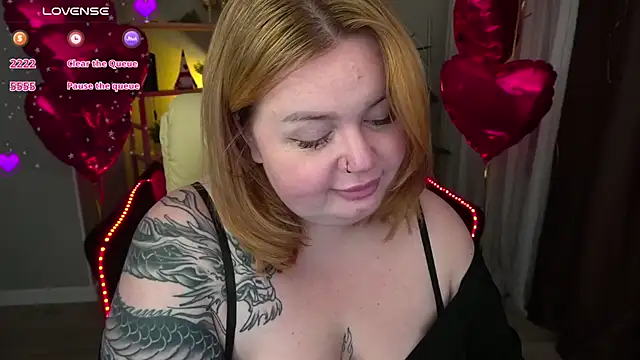 Snapshot of ZaraReignn chatting on 02.22.25 ZaraReignn online show from 02.22.25