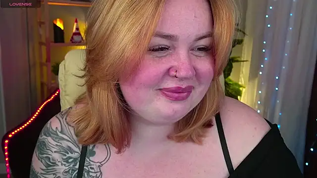 Snapshot of ZaraReignn chatting on 03.04.25 ZaraReignn online show from 03.04.25