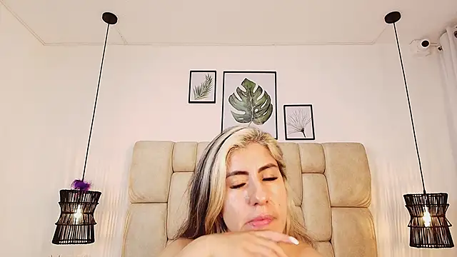 AdharaSmithh online show from 03.04.25