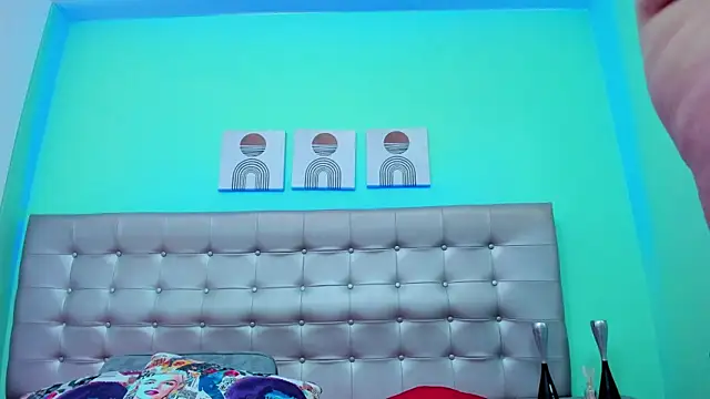 selena castillo online show from 02.12.25