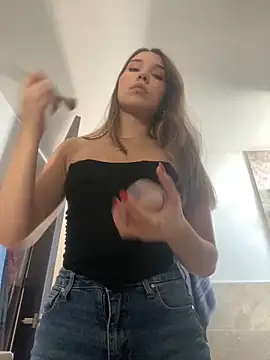 Snapshot of SophieRaily_ chatting on 01.17.25 SophieRaily online show from 01.17.25