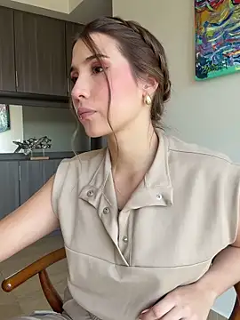 Snapshot of SophieRaily_ chatting on 01.27.25 SophieRaily online show from 01.27.25