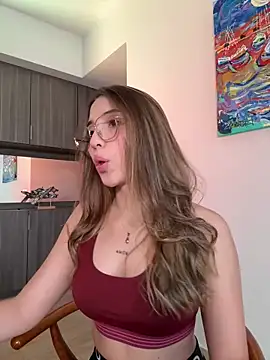 Snapshot of SophieRaily_ chatting on 02.11.25 SophieRaily online show from 02.11.25