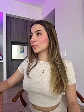 Snapshot of SophieRaily_ chatting on 02.12.25 SophieRaily online show from 02.12.25