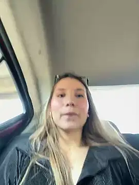 Snapshot of SophieRaily_ chatting on 02.21.25 SophieRaily online show from 02.21.25