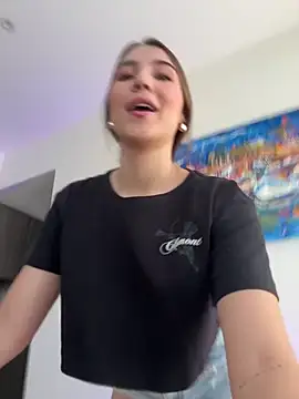 Snapshot of SophieRaily_ chatting on 02.24.25 SophieRaily online show from 02.24.25