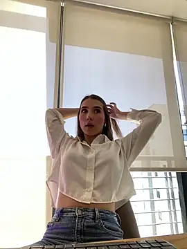 Snapshot of SophieRaily_ chatting on 03.14.25 SophieRaily online show from 03.14.25