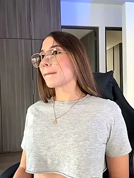 Snapshot of SophieRaily_ chatting on 09.11.25 SophieRaily online show from 09.11.25