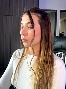 Snapshot of SophieRaily_ chatting on 09.16.25 SophieRaily online show from 09.16.25