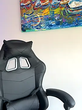 Snapshot of SophieRaily_ chatting on 09.25.25 SophieRaily online show from 09.25.25