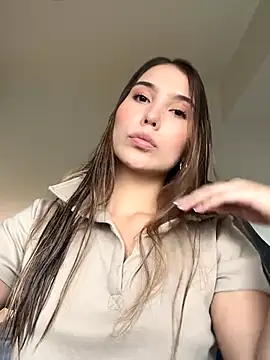 Snapshot of SophieRaily_ chatting on 09.30.25 SophieRaily online show from 09.30.25