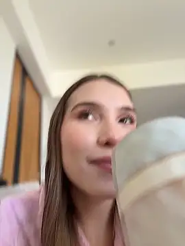 Snapshot of SophieRaily_ chatting on 11.19.25 SophieRaily online show from 11.19.25